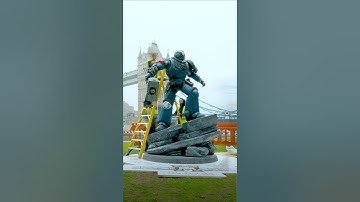 Lt. Titus drops in at Tower Bridge #Warhammer40k #WarhammerCommunity #SpaceMarine2