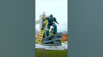 Lt. Titus drops in at Tower Bridge #Warhammer40k #WarhammerCommunity #SpaceMarine2