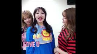 a cute moment of nayeon !!