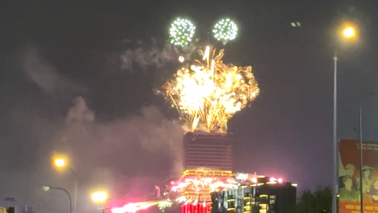 Pháo hoa 29 Tết âm lịch Bính Ngọ