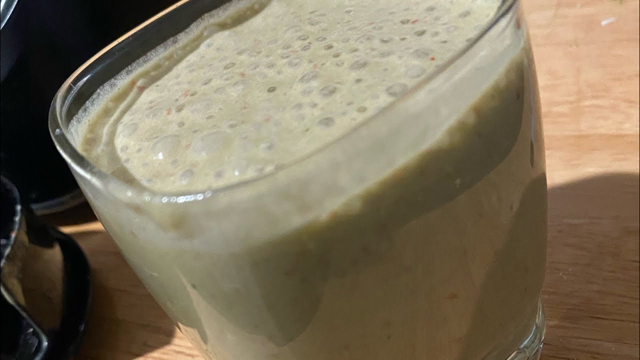 Strawberry banana matcha smoothie! 