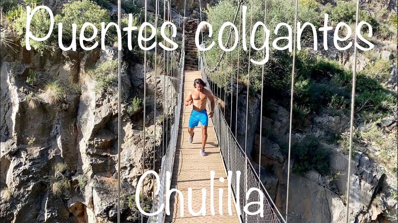 Tarzan en la Ruta de los puentes colgantes de Chulilla