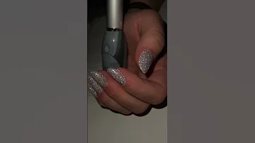 104187 Diamond Dust Silver Top Gel With Reflective Glitter Flashlight Reflectivenails Nails 