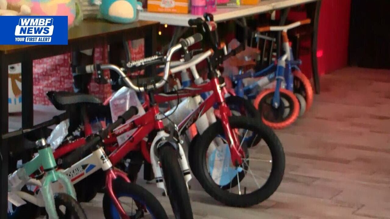 ‘It is a blessing’: Myrtle Beach restaurant gives away toys for Christmas