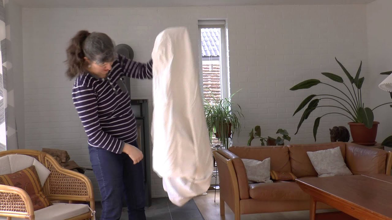 Sådan foldes et stræklagen