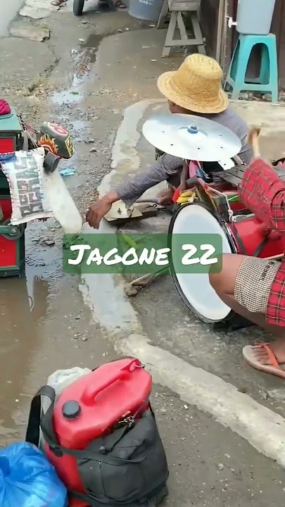 Download lagu musisi topeng monyet