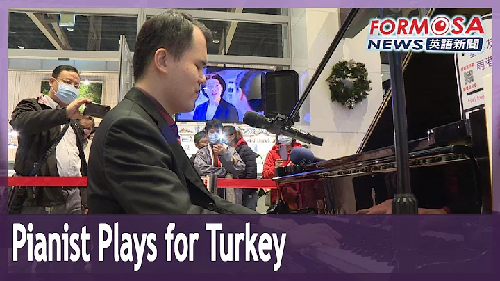 Keelungs blind pianist Hsu Cheh-cheng plays for th...