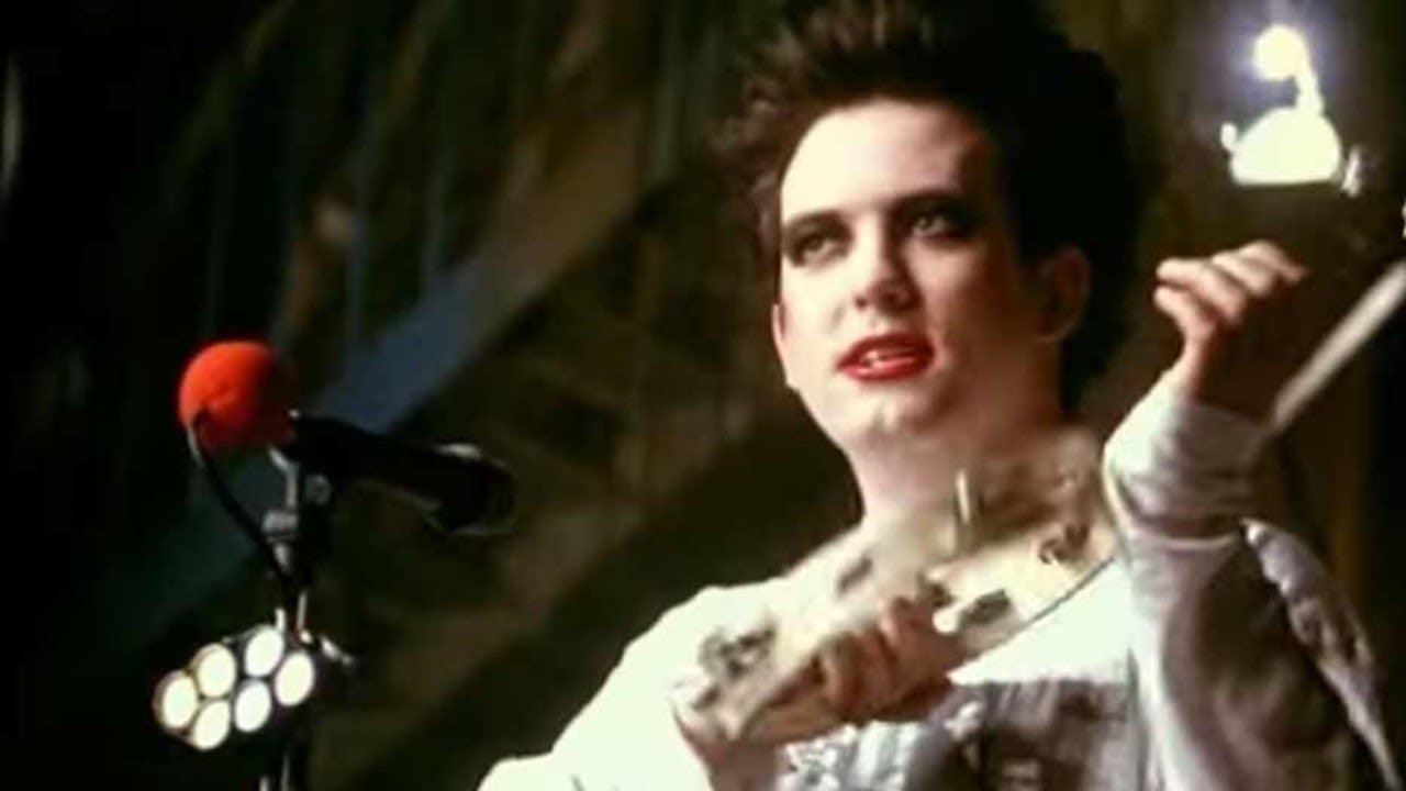 Friday i in love the cure. The Cure i'm in Love. Friday i m in Love the Cure. Robert Smith Friday.