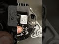 Alternador da Nissan com dois tipos de reguladores olha a diferença