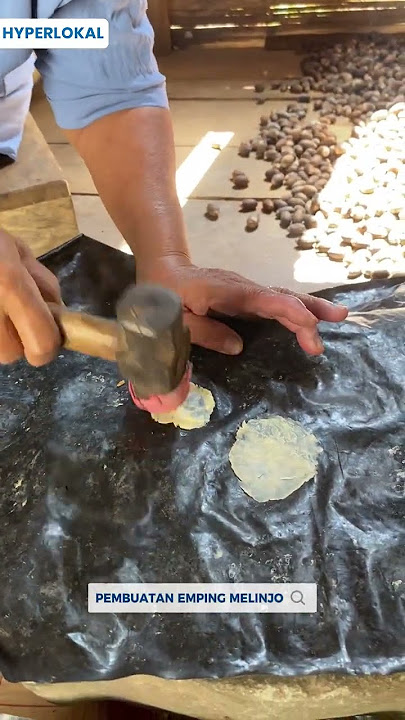 Pembuatan Emping Melinjo, Langsung Dipukul-pukul Pakai Palu