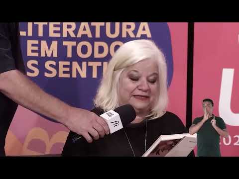 Vídeo com #audiodescrição - Tião Rocha lança livro no Festival #SempreumPapo