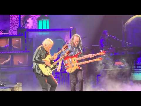 RUSH Returns To Live Stage After GEDDY LEE's health issues - full show posted!