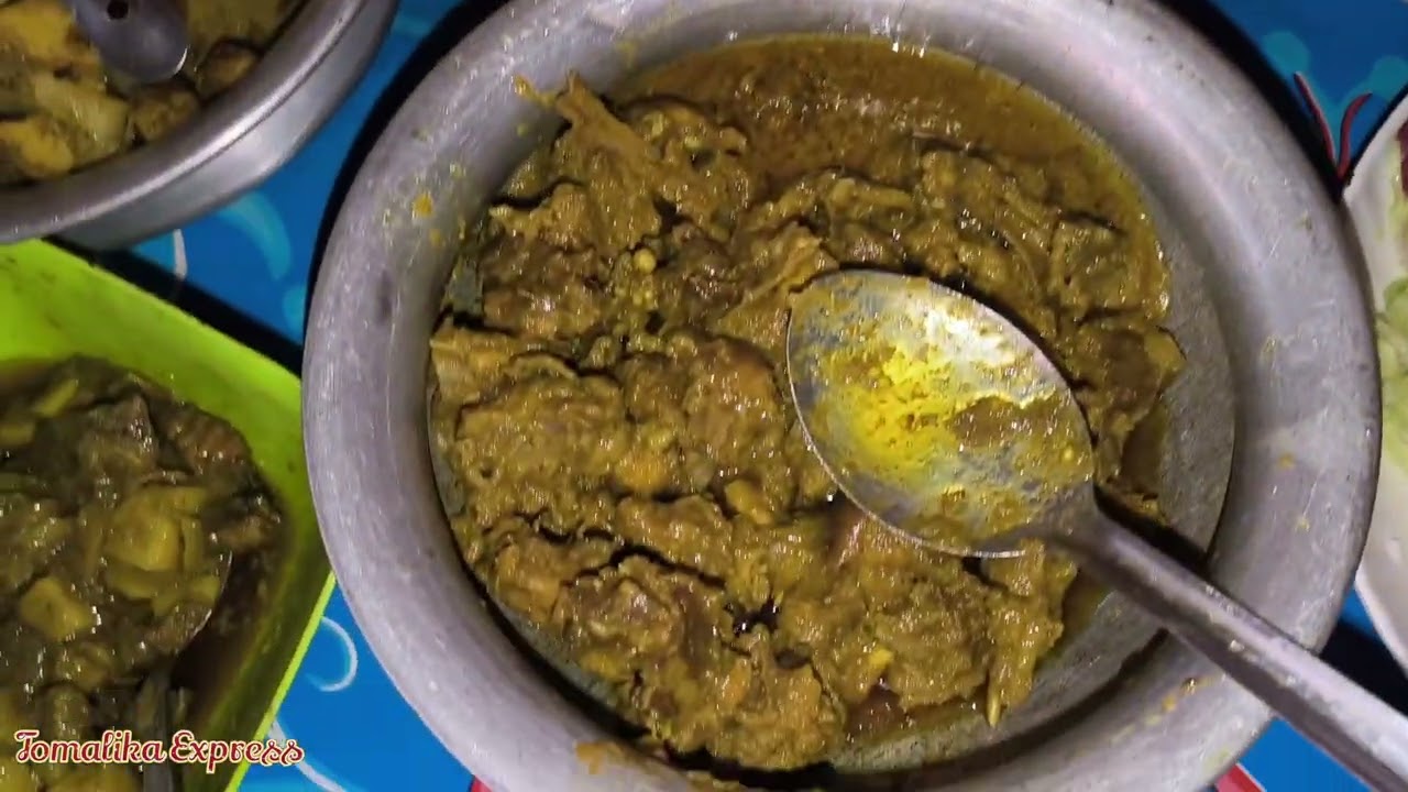 আয়মান ছাগল‌ ধরতে চাচ্ছে 