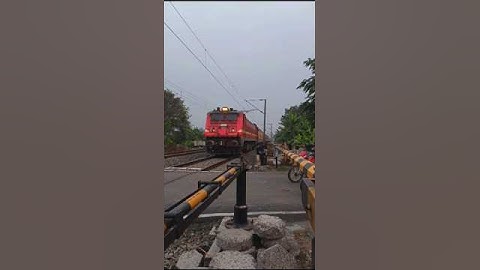 Fast Furious Express Train Moving Out Railgate #Shorts #viralshorts #easternlifelines