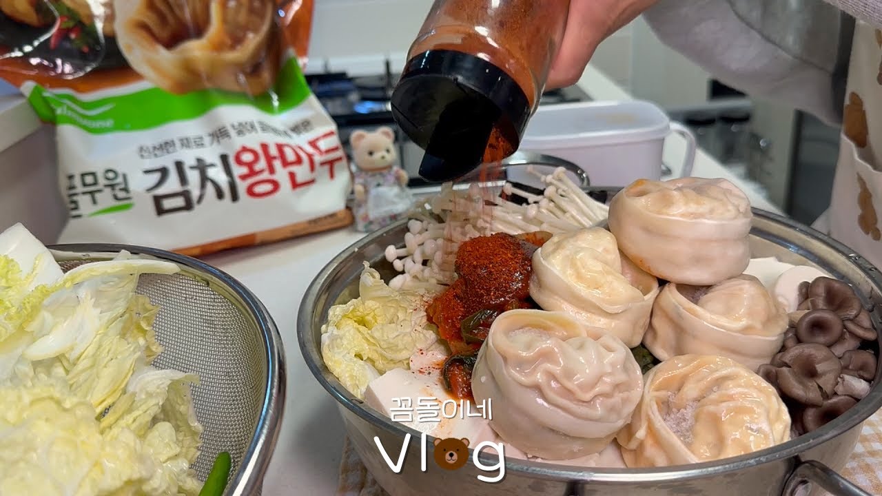 vlog Ι 🐻쌀쌀해진 날씨에 생각나는 칼칼한 김치왕만두전골🥘, 매콤한 제육볶음🌶, 원팬 꾸덕 크림파스타🍝 요리🐻 +호빵이를 위한 겨울집 만들기!