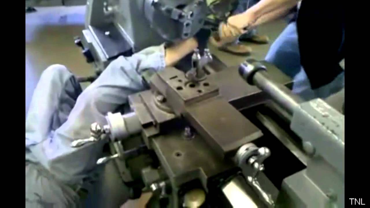 Набережные челны человек станок Набережные челны человек станок