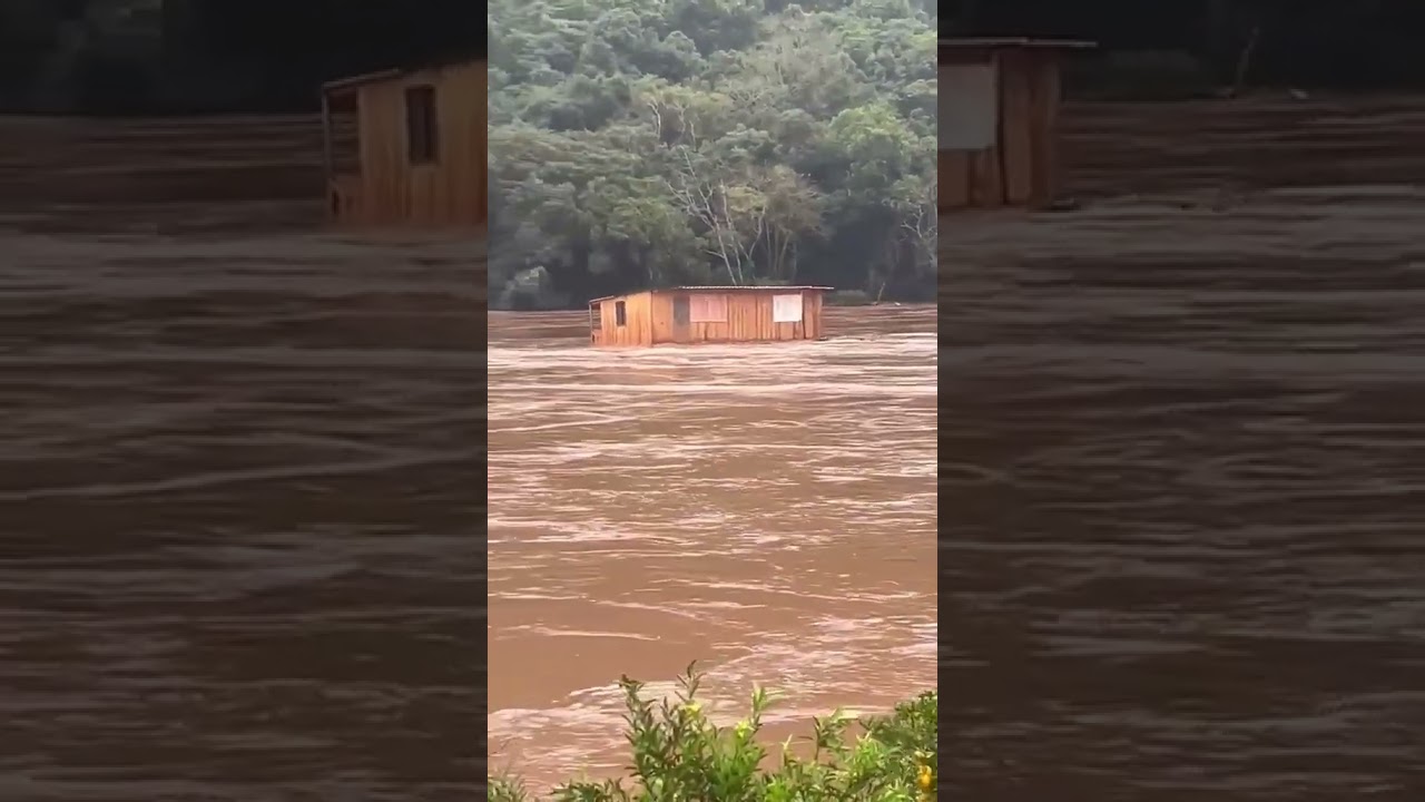 🥉 🌊 Momento chocante: casa é levada pela correnteza no Rio das Antas I RIO GRANDE DO SUL