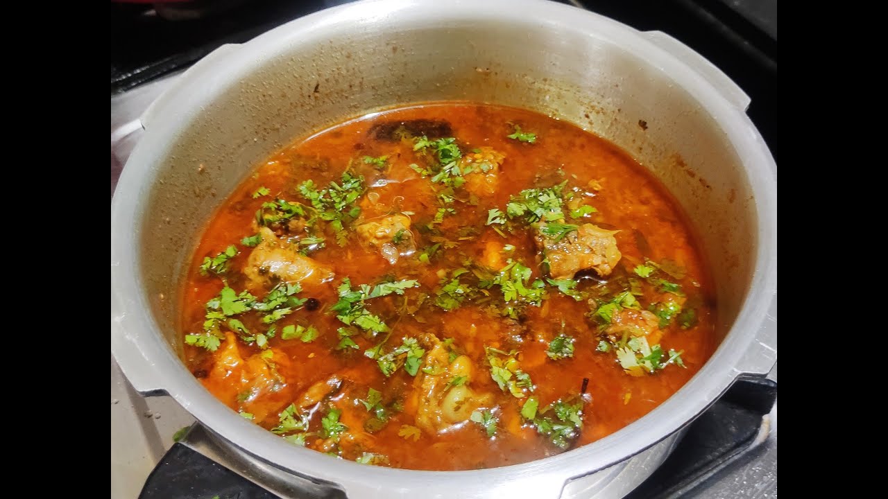 CHICKEN CURRY /SIMPLE HOMESTYLE CHICKEN CURRY IN COOKER