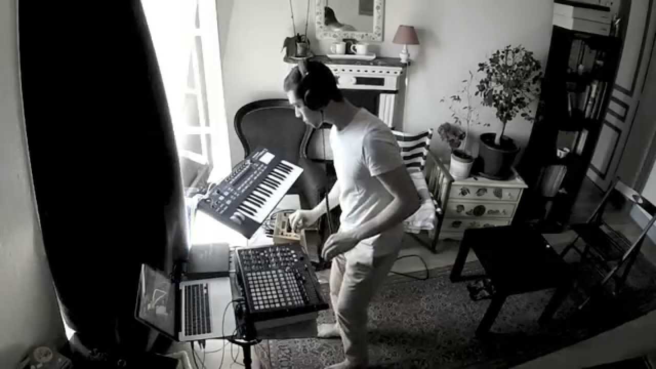Live Atmospheric Techno - Ultranova, Mopho, APC 40 & Ableton