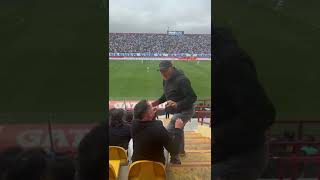 Papá De Nicolás Castillo Se Agarró En La Tribuna En El Clásico Entre Y
