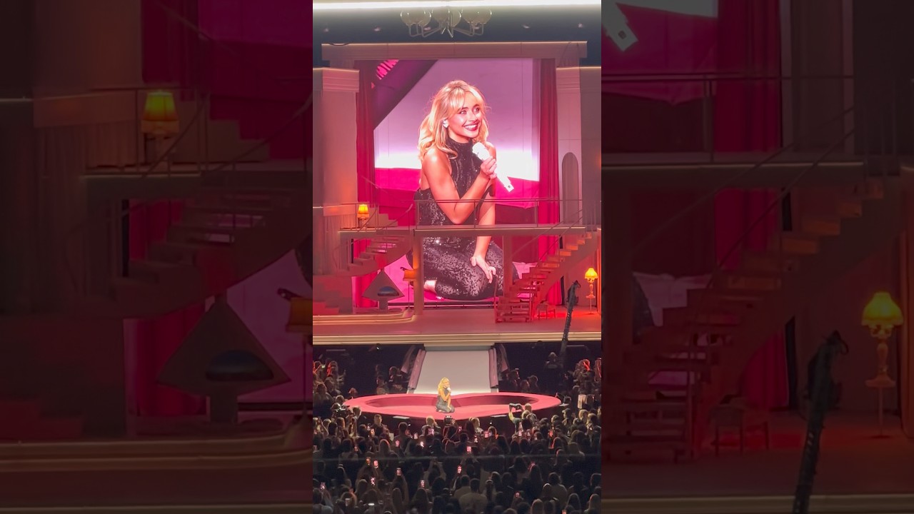Sabrina Carpenter talking to the crowd - SHORT N’ SWEET TOUR #sabrinacarpenter #newyorkcity #nyc
