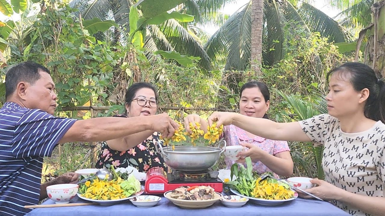 Đặc Sản Miền Tây với Nồi Lẩu Mắm Cá Ngát Nhúng Bông Điên Điển Ngon Hết Chỗ Chê | BQCM & Family T1294