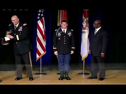 Soldiers Update: General Douglas MacArthur Leadership Awards