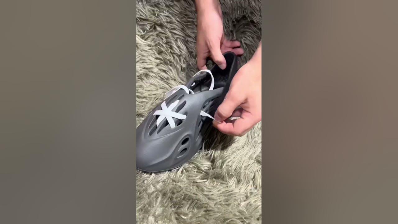 Lacing Yeezy Foam Runners 🤯 