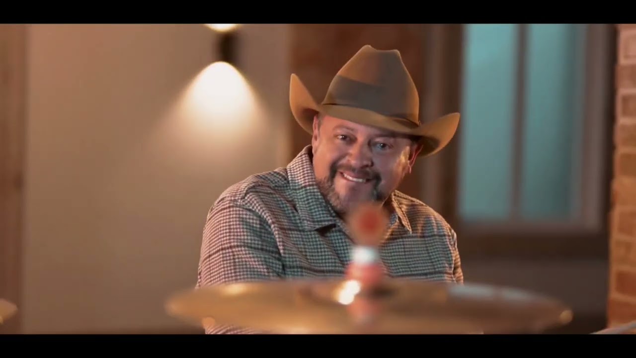 Conjunto Rio Grande/La Derrota “Ella Baila” Video Oficial.