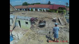 Demolice starého domu - časosběr / House demolition timelapse