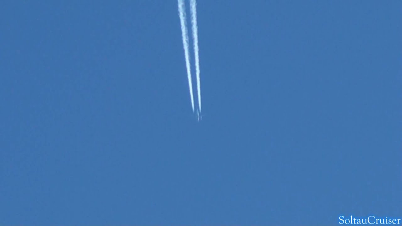 airbus a220 Finnair (Retro) Airbus A319-112 Contrails over Berlin (05|05|2010)