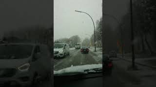 Almanyada kar yagdi aylar yollar sonra... Demek insanlari eve TIKMAK gerekiyor mus kar yagmasi icin