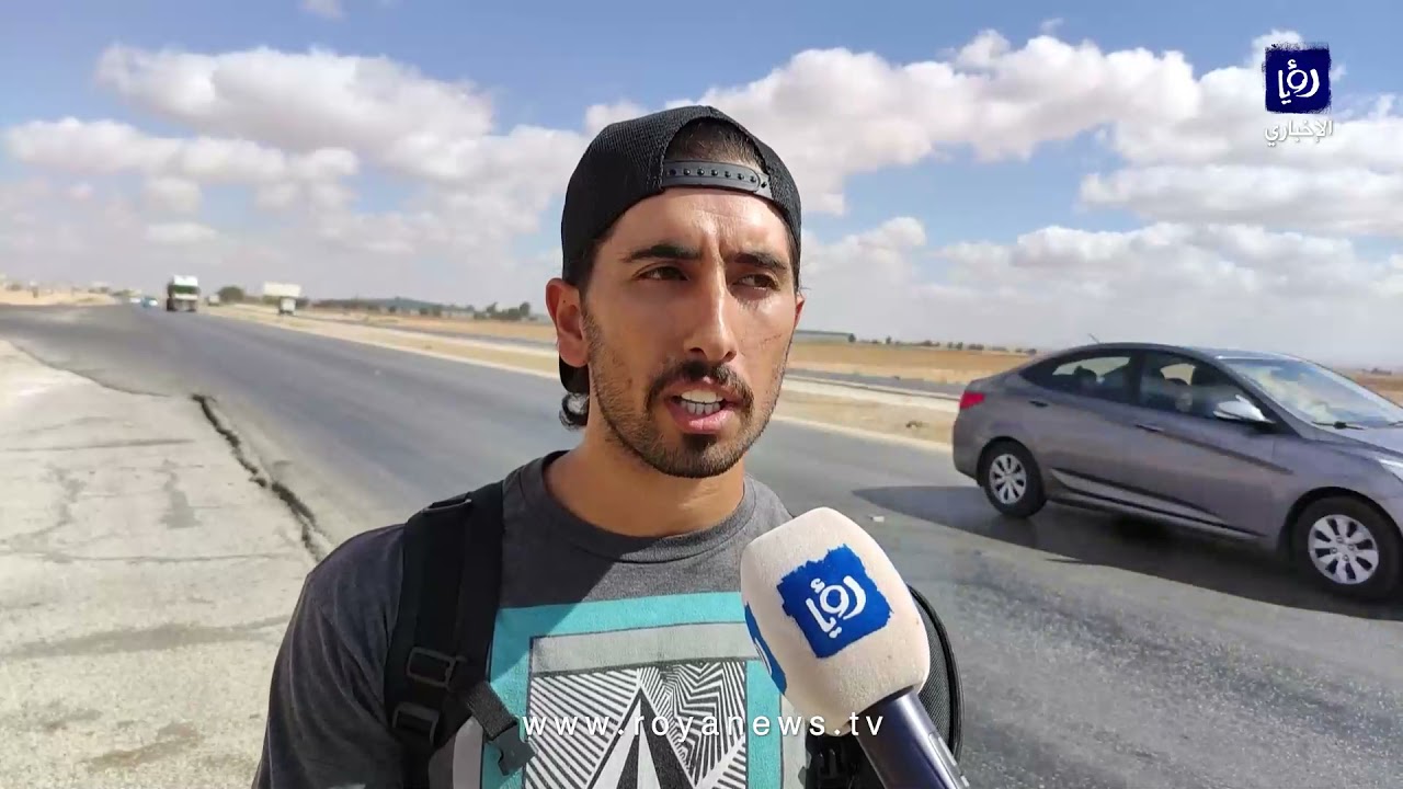 شاب يخرج برحلة من المفرق إلى العقبة مشيا على الأقدام ابتهاجا برفع الحظر