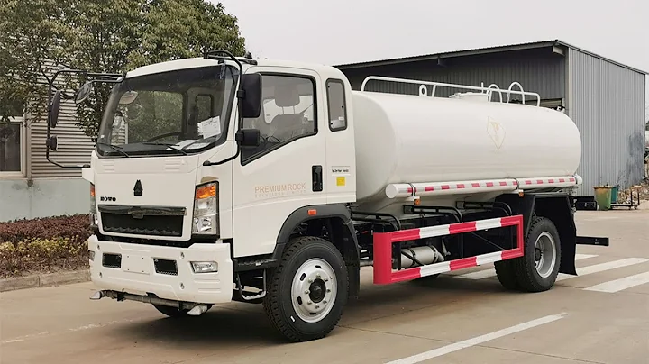 HOWO 6 wheeler 140HP 8000 liters water bowser for sale