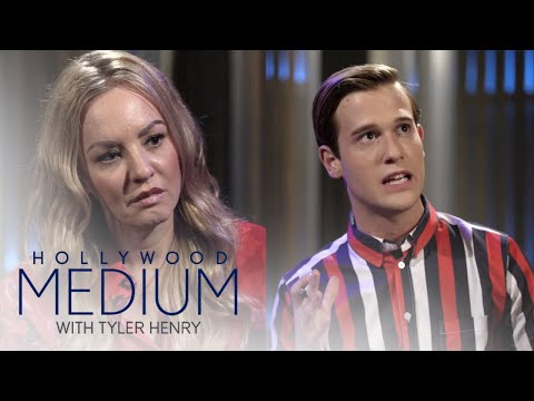 Wendi McLendon-Covey Gets Answers She's Looking For About Uncle | Hollywood Medium | E!