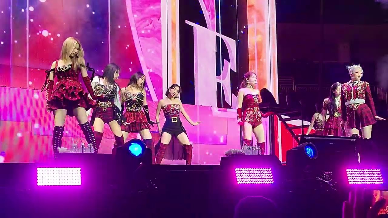 TWICE (트와이스) - Feel Special - Twice III Tour New York Day 2 | 220227 [FANCAM]