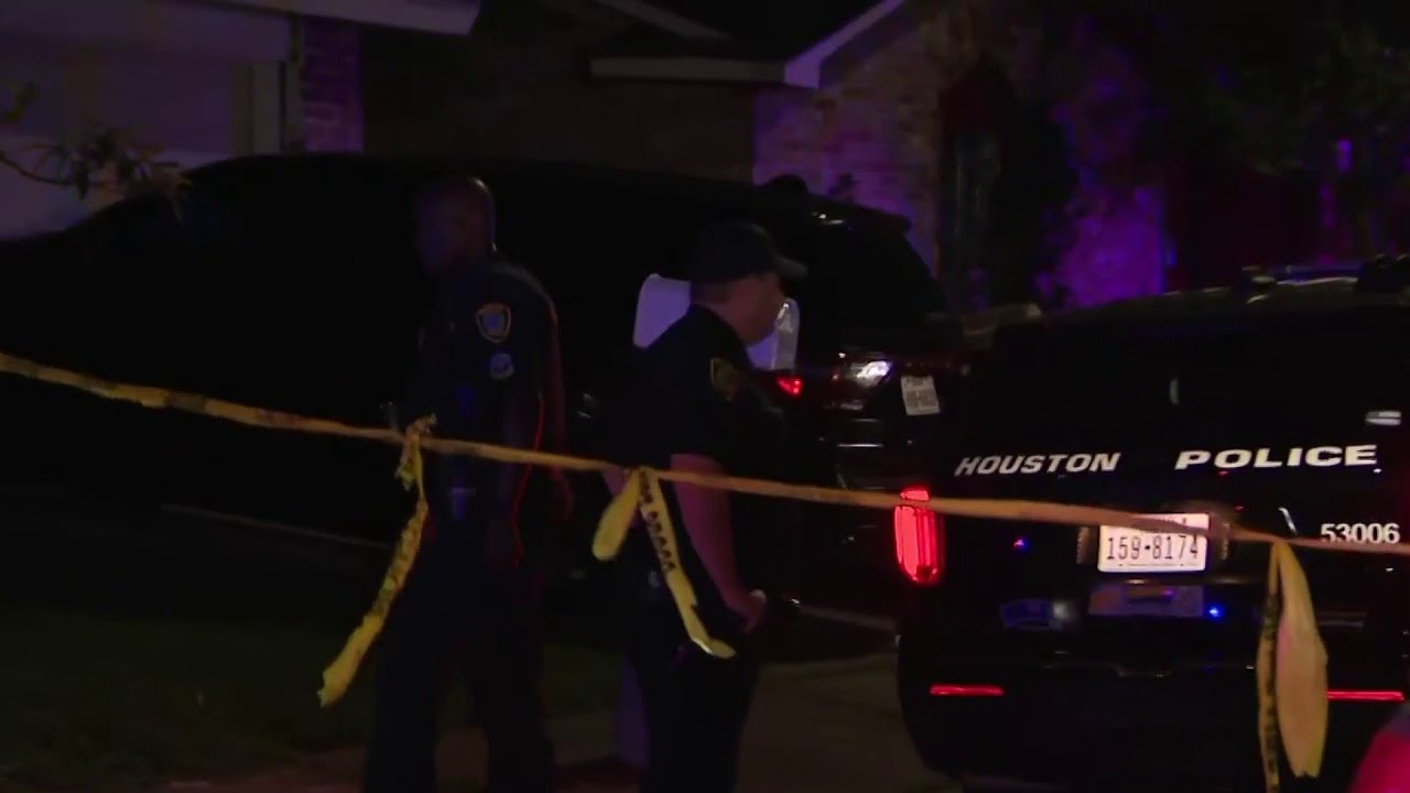 1 dead, another injured in shooting in southwest Houston - YouTube
