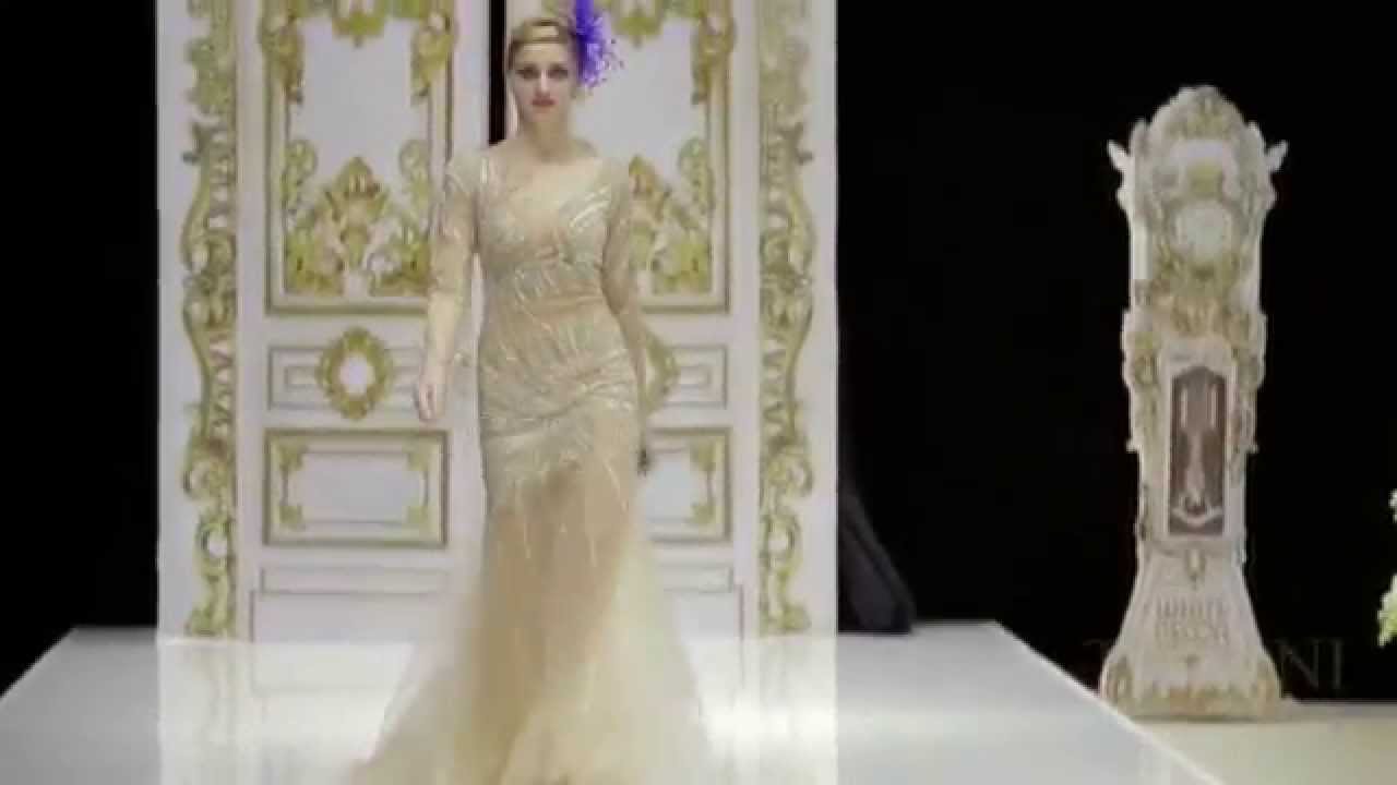 Вечернее платье с длинным рукавом