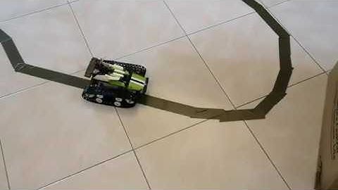 LEGO Tracked Racer Line Follower with Pybricks