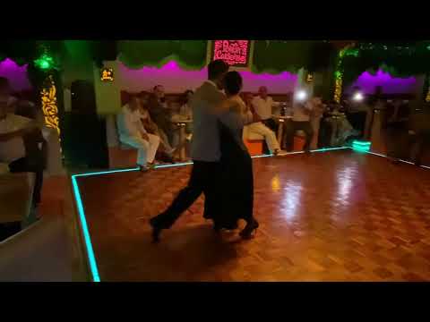 Portón Caldense. Bailan Katherine Laiton y Joaquin Besga. 23 de mayo de 2024 Tango Pista.