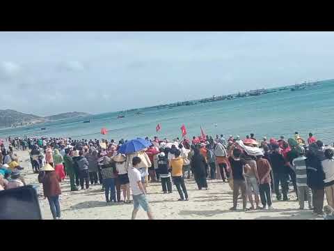 Video Lễ hội đua thuyền rồng khai cửa Cảng Cà Ná Ninh Thuận... - youtube