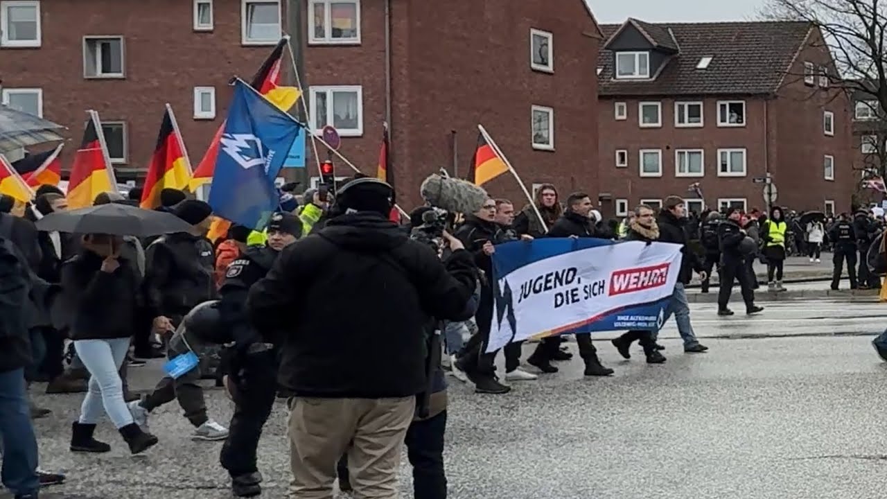 25.1.25 12:36 NMS - zwei Demos stoßen aufeinander - Neumünster Demo Demonstration