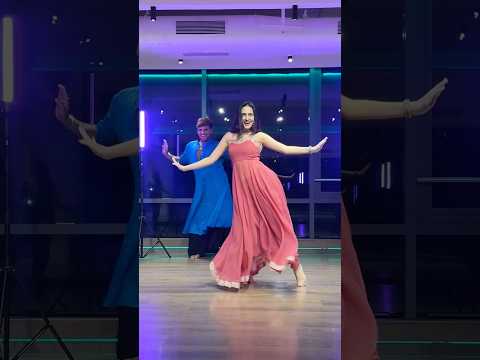 every dancers dream to dance to this Madhuri Dixit classic🥰💗💃🏻