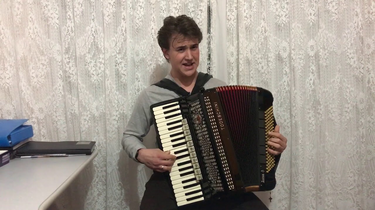 Porca Véia - Fandangueiro, interpretada por Lucas Resner