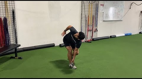 Hip internal rotation split stance RDL drill