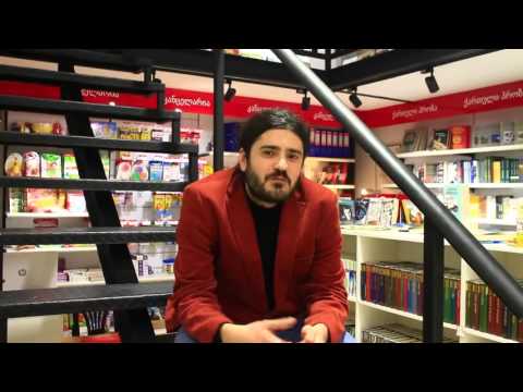 მწერალი ტორესა მოსი წიგნის მაღაზია \"სანტა ესპერანსა\"-ში