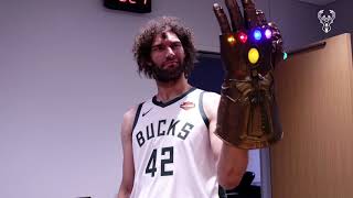 Robin Lopez Searches For Bango