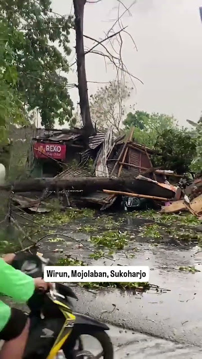situasi paska hujan angin di Wirun Mojolaban Sukoharjo