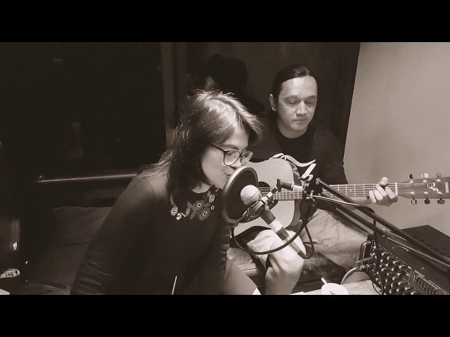 Tracy Chapman - Give Me One Reason Acoustic Cover by Roller Creative