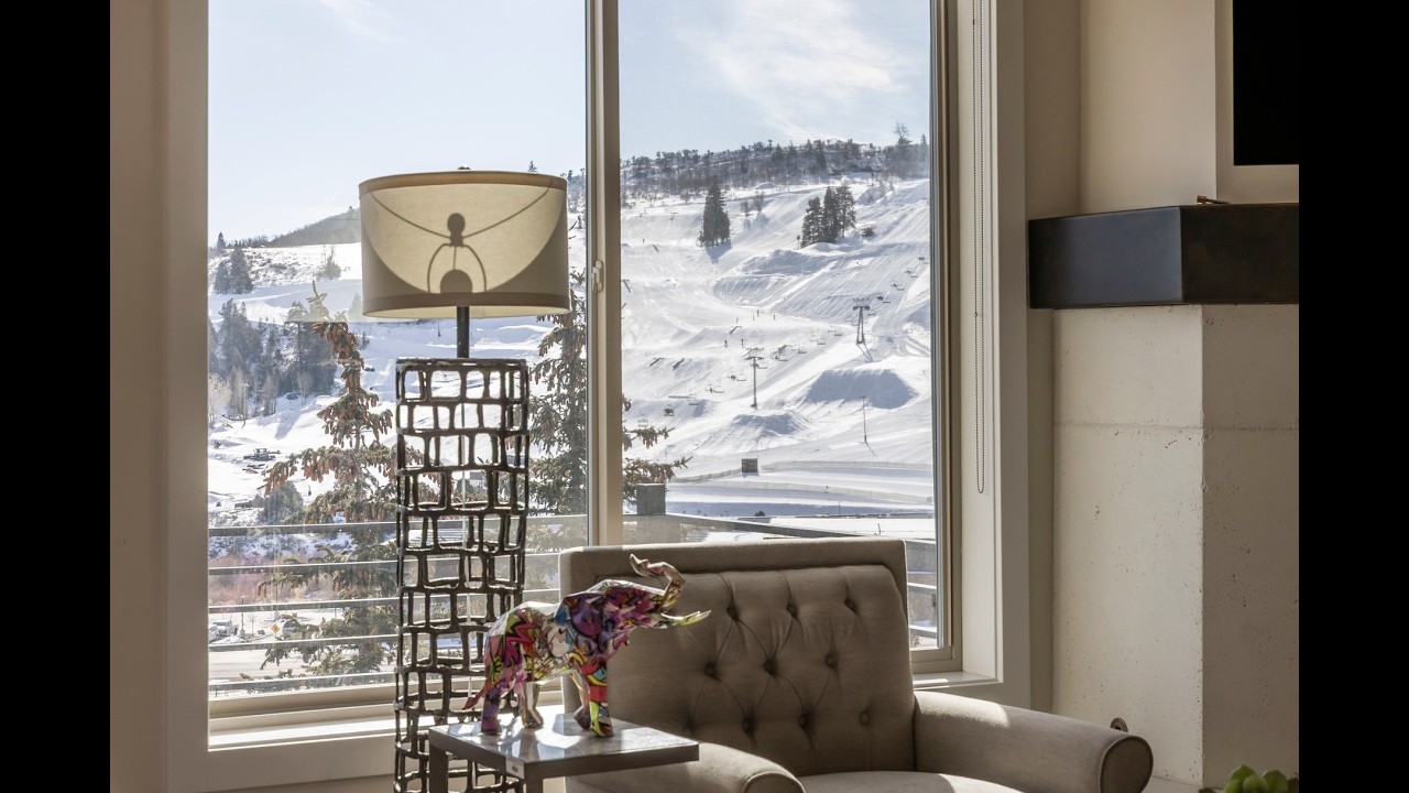 Jeremy Ranch Duplex Gem: Main-Level Primary, Mountain Views & Lock-and-Leave Ease